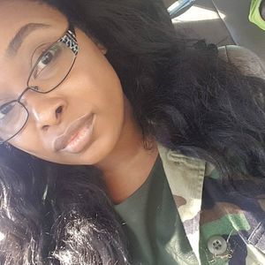 Meet your Posher, Carine